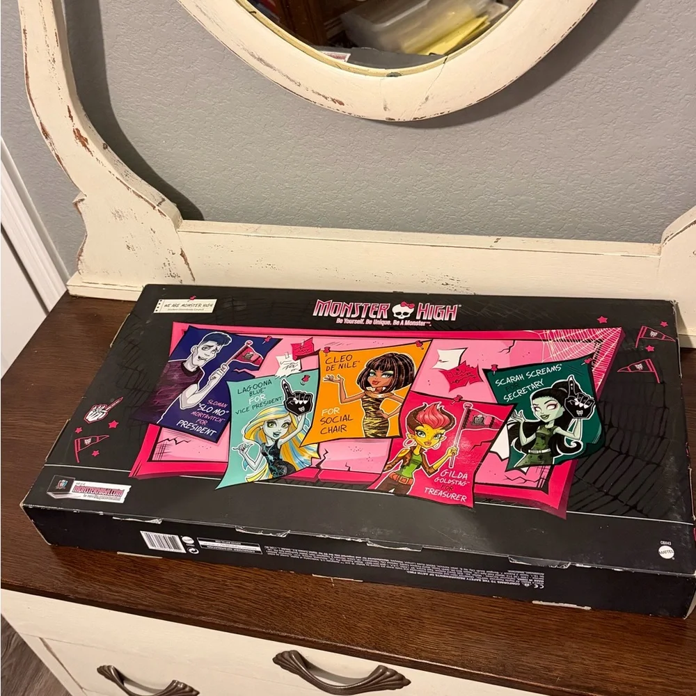 monster high doll set with bright pink packaging - Picture 9 of 9